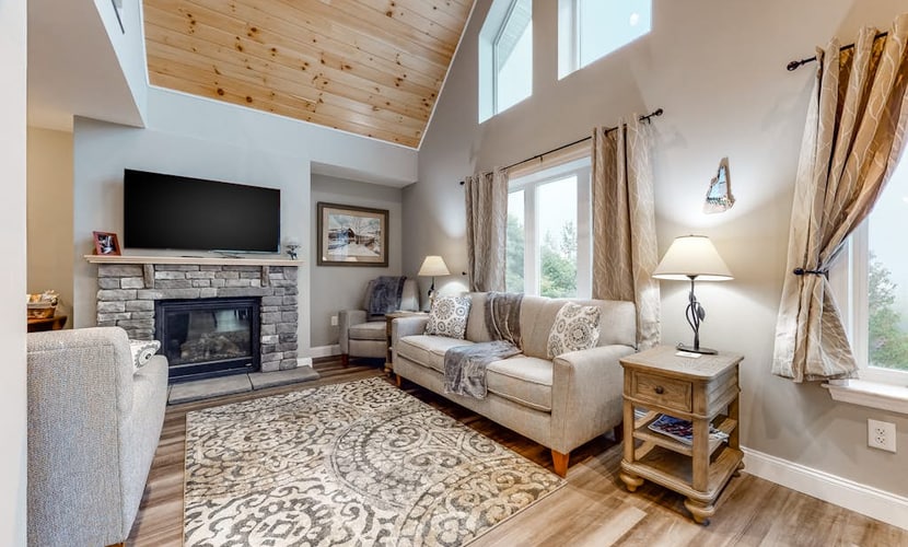 Newly built home with gas fireplace, firepit and central A/C