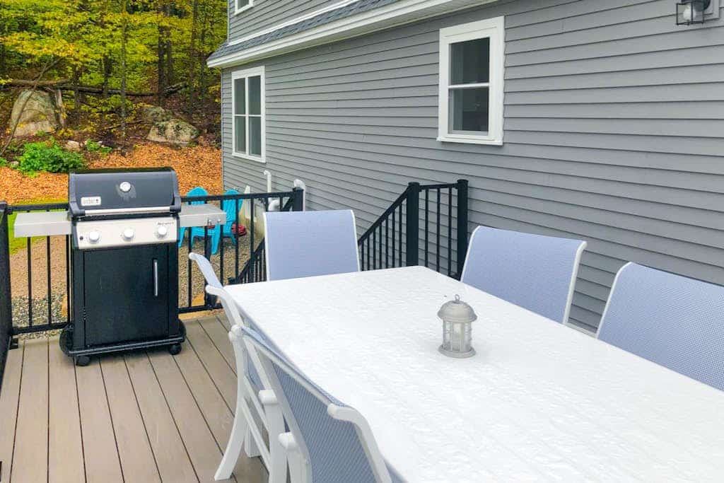 Newly built home with gas fireplace, firepit and central A/C