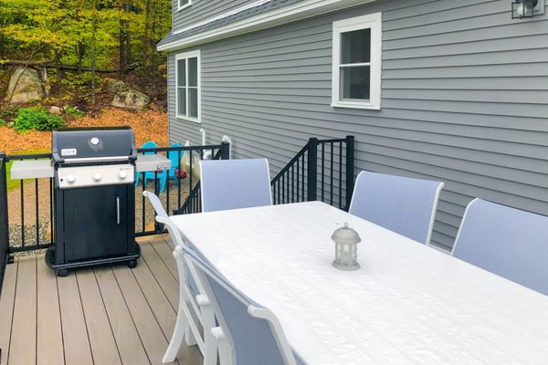 Newly built home with gas fireplace, firepit and central A/C