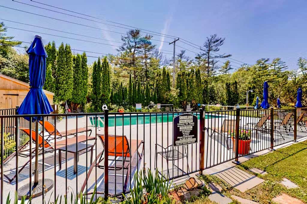Spacious Kennebunk home with access to a pool, sauna, and outdoor balcony