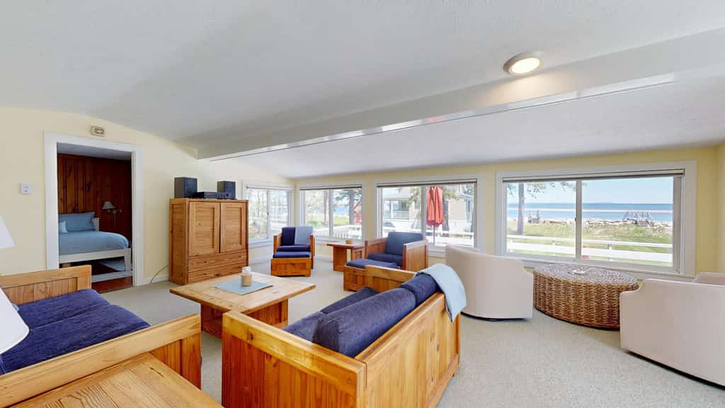 Ocean and Sunset Views: semi private sandy beach, close to dining & Route 1