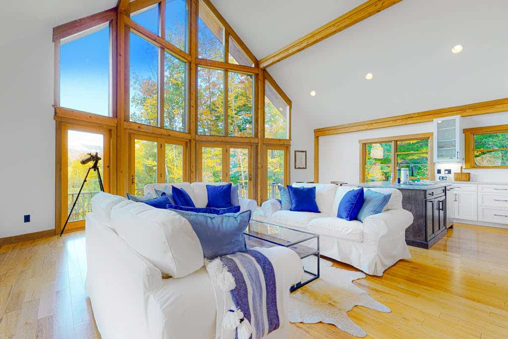 Mt. Washington views, Deck, Firepit & Large living space