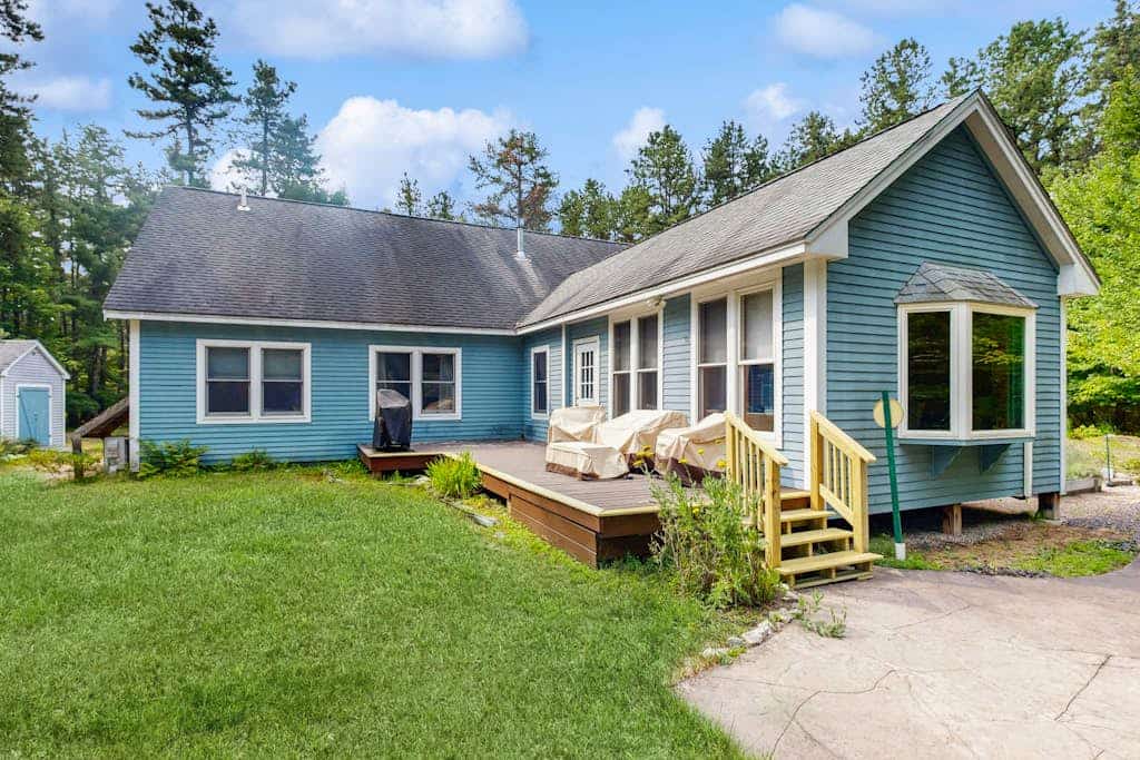 Classic Wooded Retreat W/ Gorgeous Interior & Great Location Near Skiing & Lake