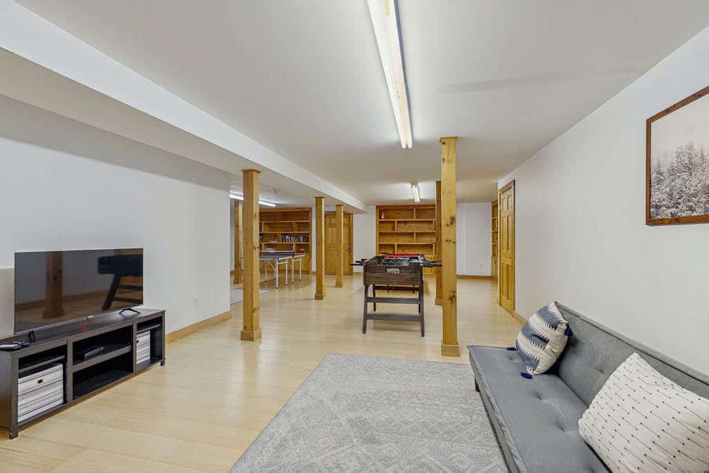 Classic Wooded Retreat W/ Gorgeous Interior & Great Location Near Skiing & Lake