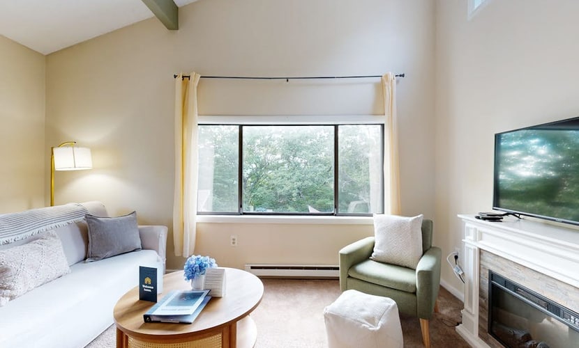 Dog-friendly condo with 4 pools, pickleball, gym, sauna, tennis, game room, BBQ