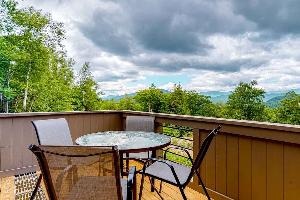 Mountain view retreat with fast WiFi, washer/dryer, & central AC