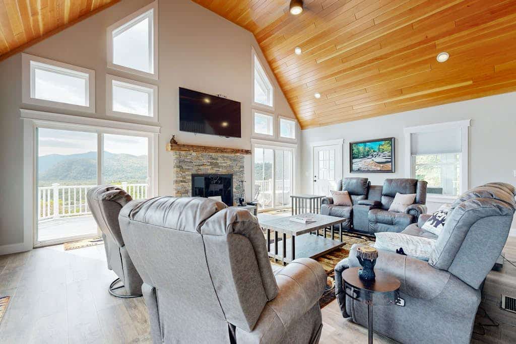 Stunning Mountain View Home: In the heart of outdoor entertainment