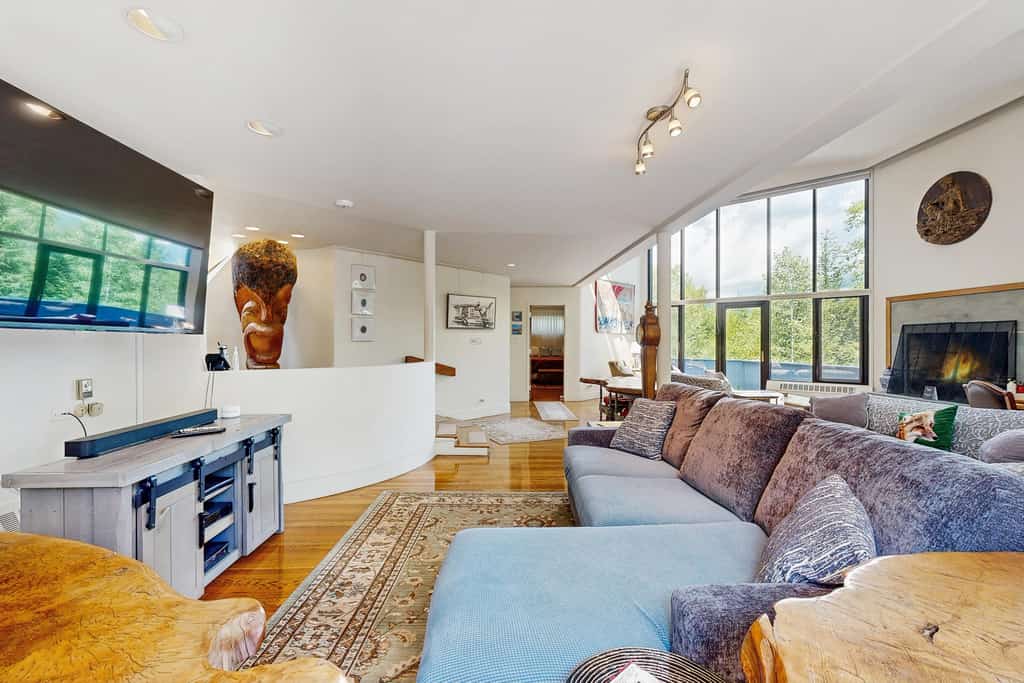 Stunning Mt. Washington Views, private patio and sauna