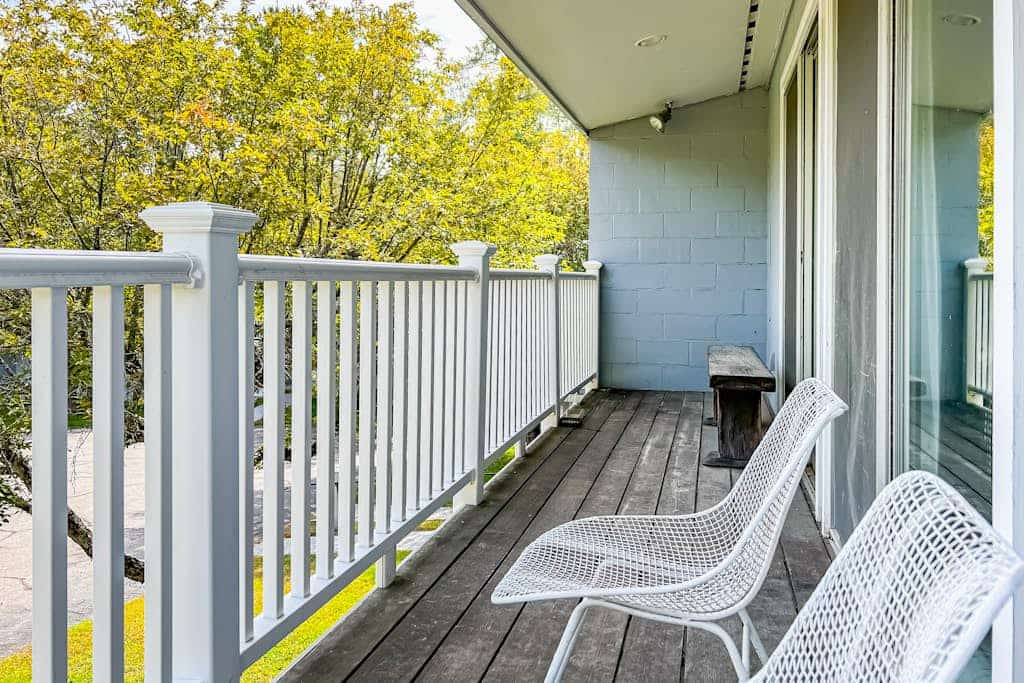 Charming townhome with pool, fireplace, skiing, fast WiFi, & washer/dryer