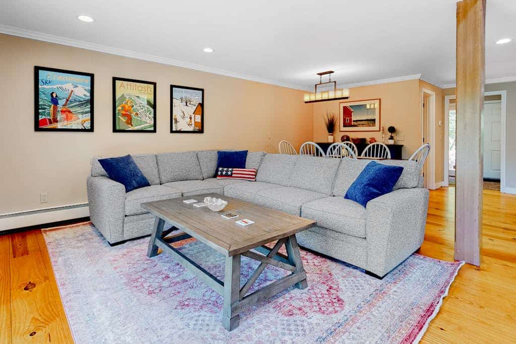 Mountain view condo with gas fireplace, balcony, & grill - close to skiing