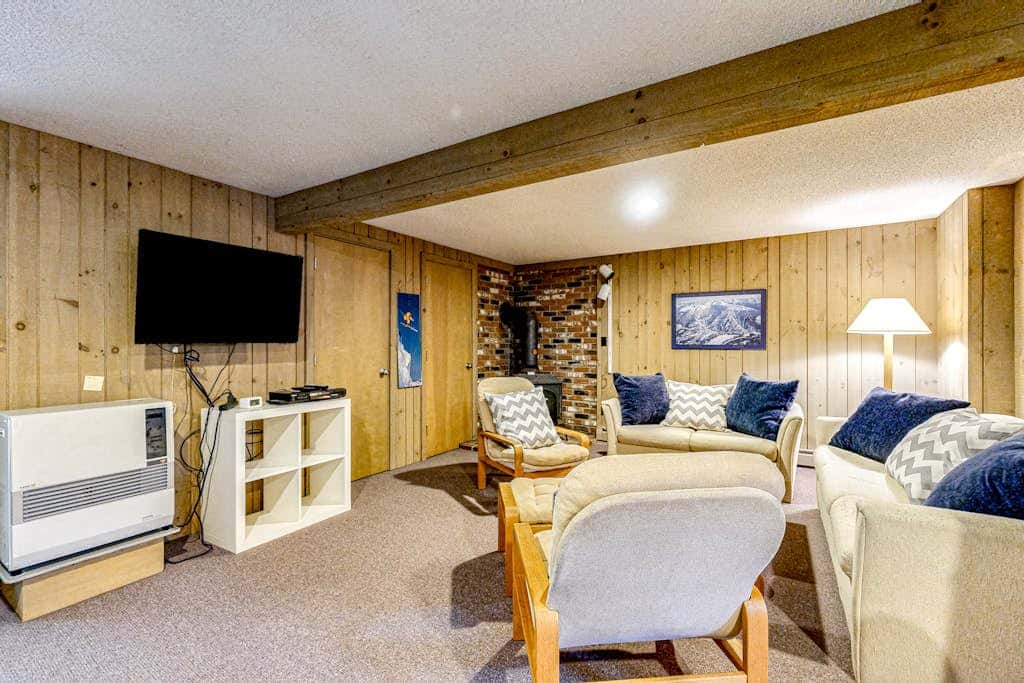 Snowy Peaks Hideaway