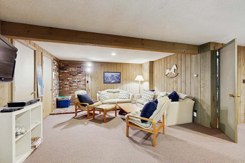Snowy Peaks Hideaway