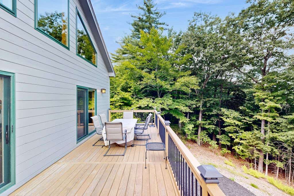 Mountain getaway close to ponds, hiking & skiing perfect for outdoor enthusiasts