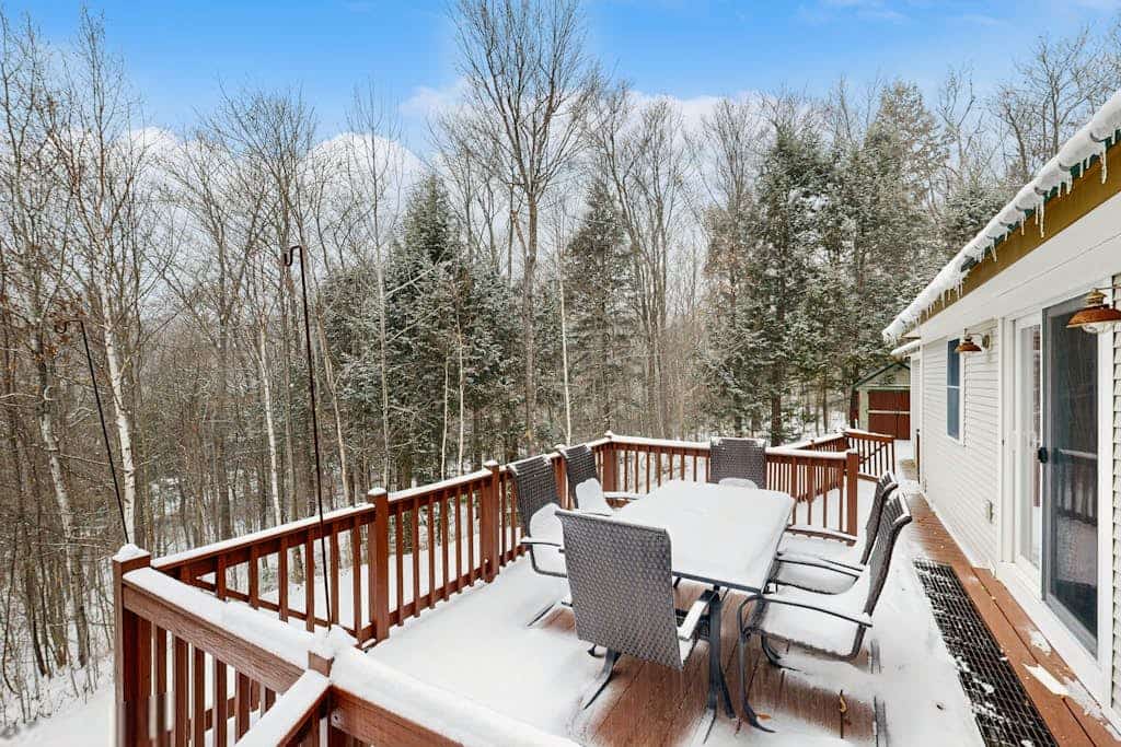 Serene Dog Friendly Home:  near skiing, hiking, Storyland, Shopping & dining