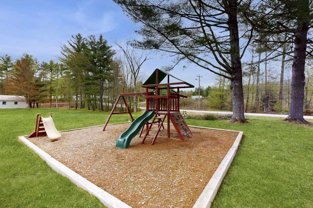 Charming and casual motel in a great location with shared resort amenities