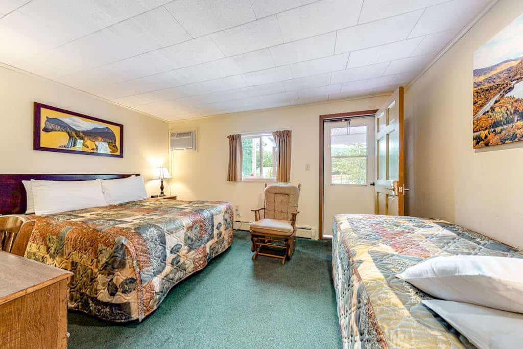 Charming and casual motel in a great location with shared resort amenities