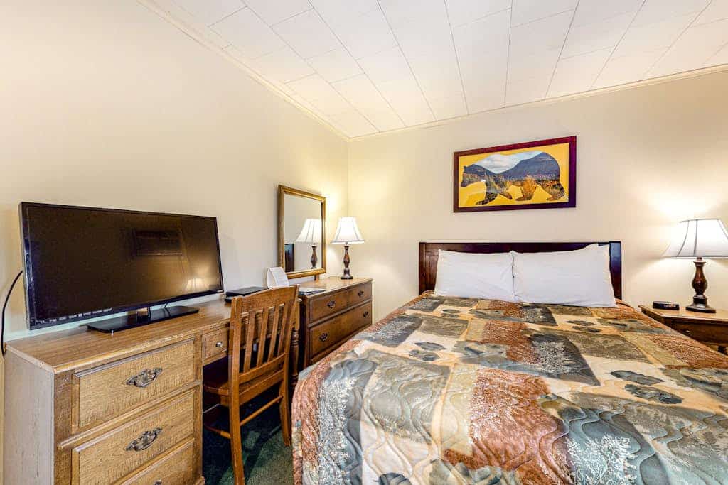 Charming and casual motel in a great location with shared resort amenities