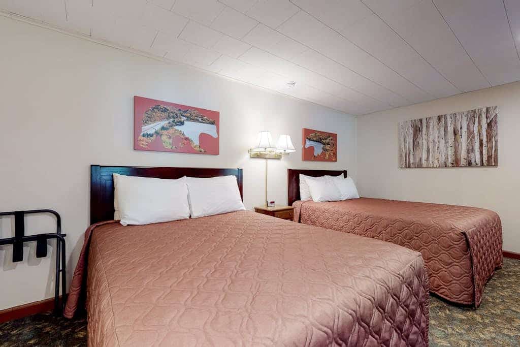 Charming and casual motel in a great location with shared resort amenities