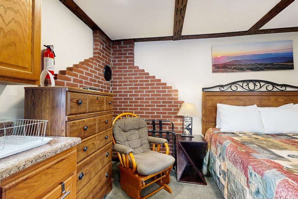 Charming and casual motel in a great location with shared resort amenities