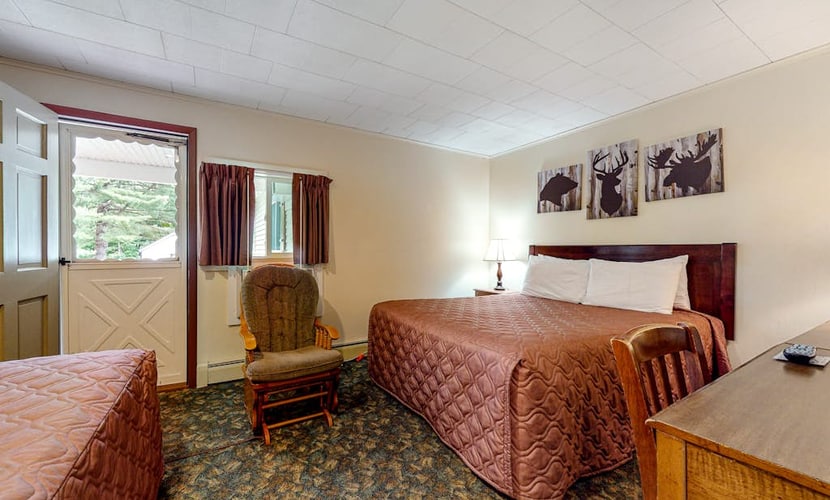 Charming and casual motel in a great location with shared resort amenities