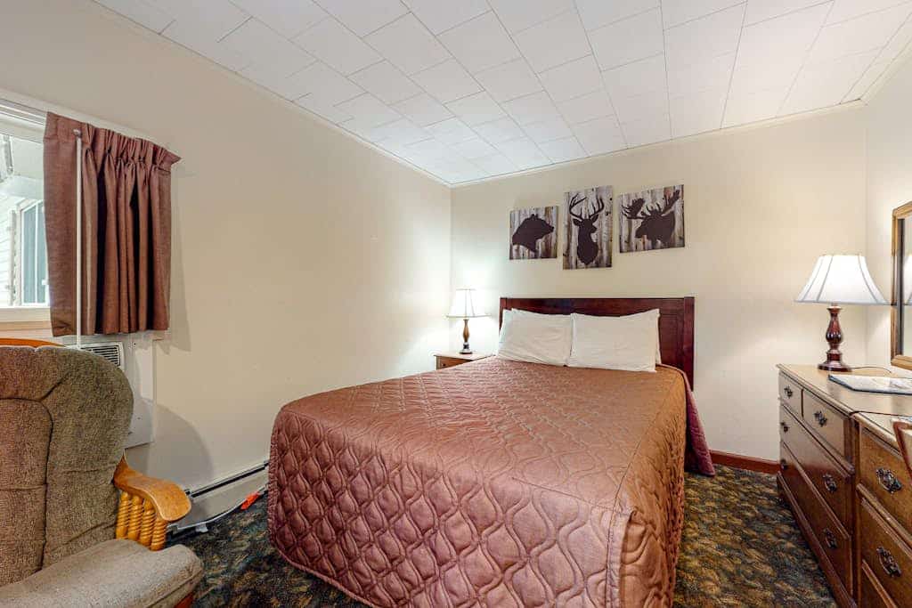 Charming and casual motel in a great location with shared resort amenities