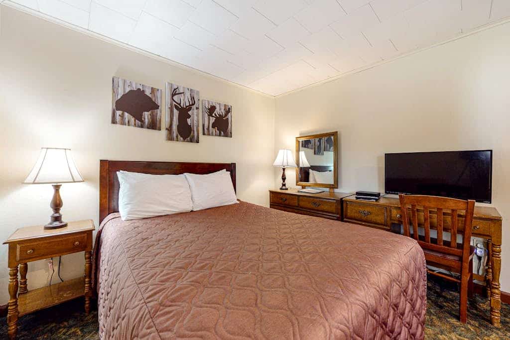 Charming and casual motel in a great location with shared resort amenities