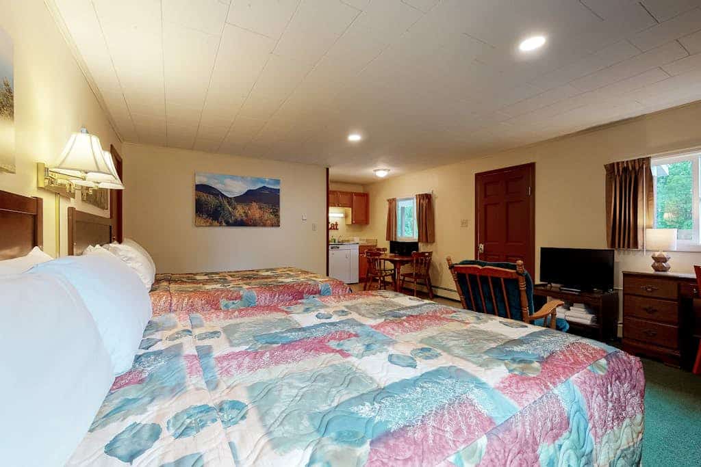 Charming and causal motel in a great location with shared resort amenities