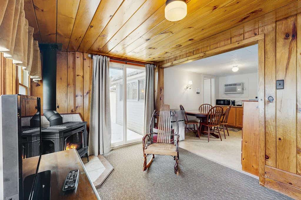Family-Friendly Cabin w/ Shared Pool, WiFi, & Kitchenette - Close to Attractions