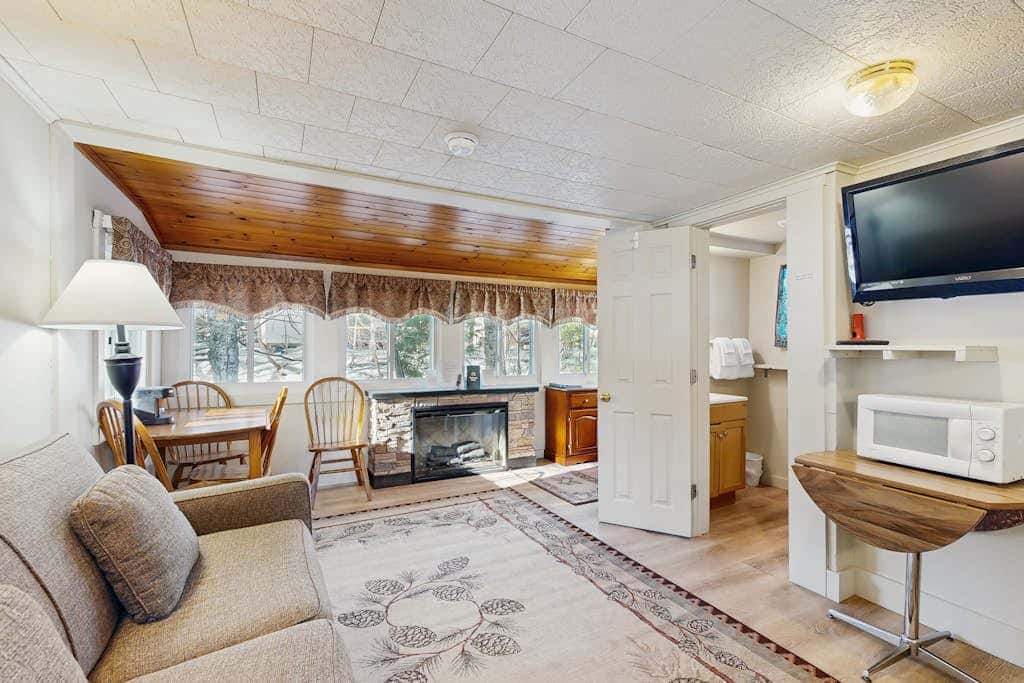 Riverbank Cabin C