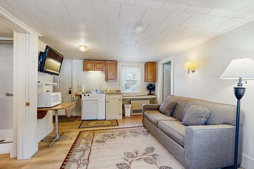 Riverbank Cabin C