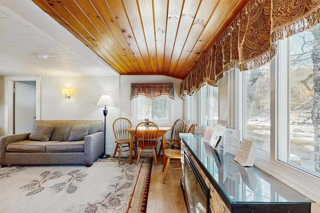 Riverbank Cabin C
