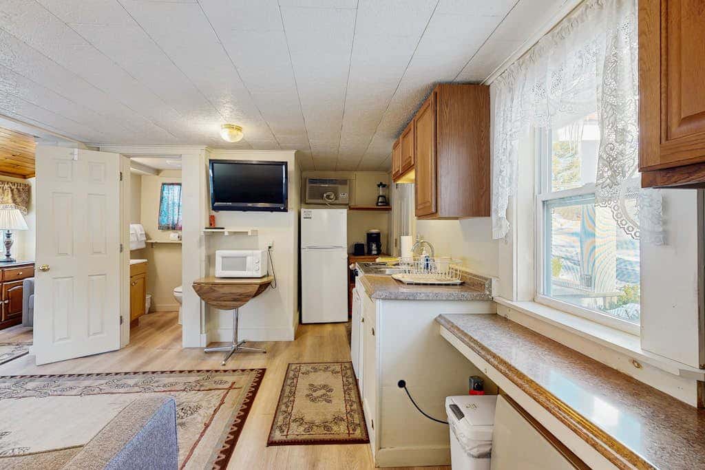 Riverbank Cabin C