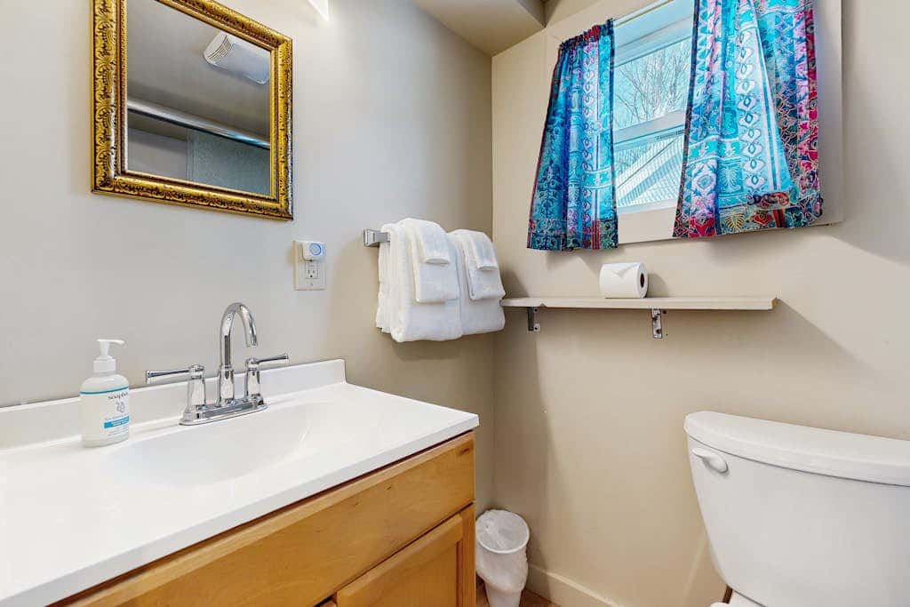 Riverbank Cabin C