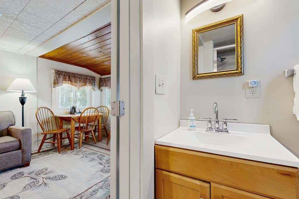 Riverbank Cabin C
