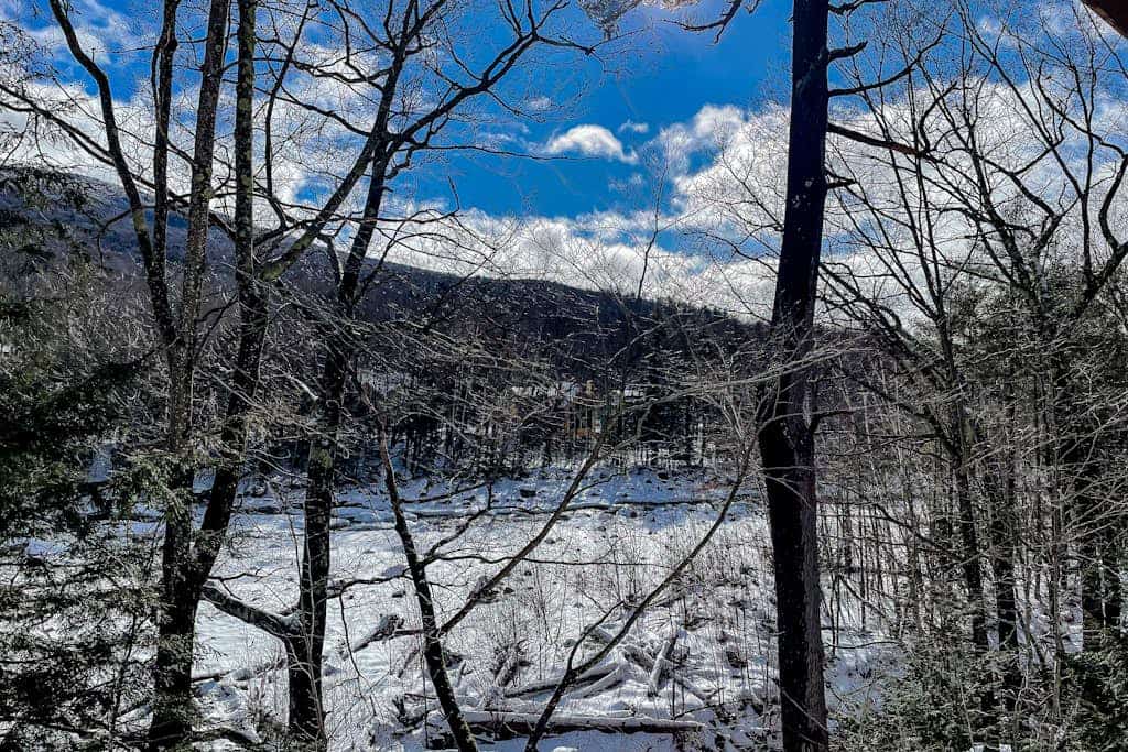Mountain-view, riverfront retreat with seasonal AC, pool, tennis, washer/dryer
