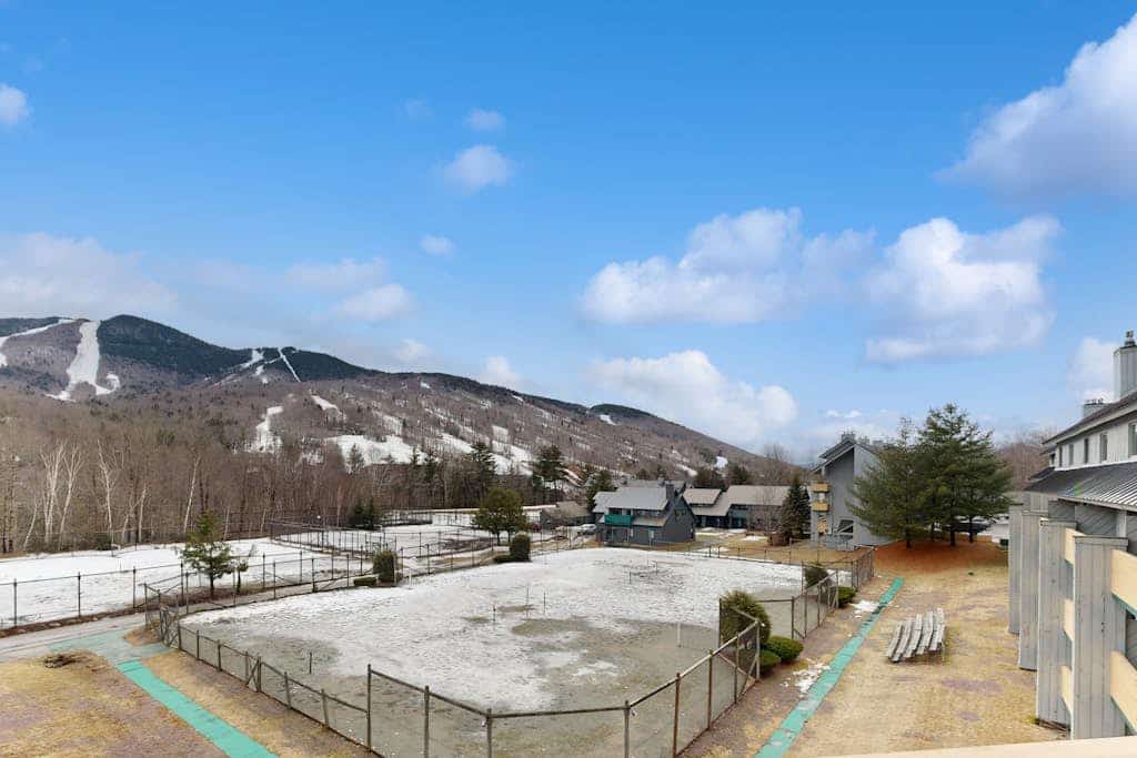 Elegant mountain condo near skiing with pools, hot tub, tennis, balcony, & W/D