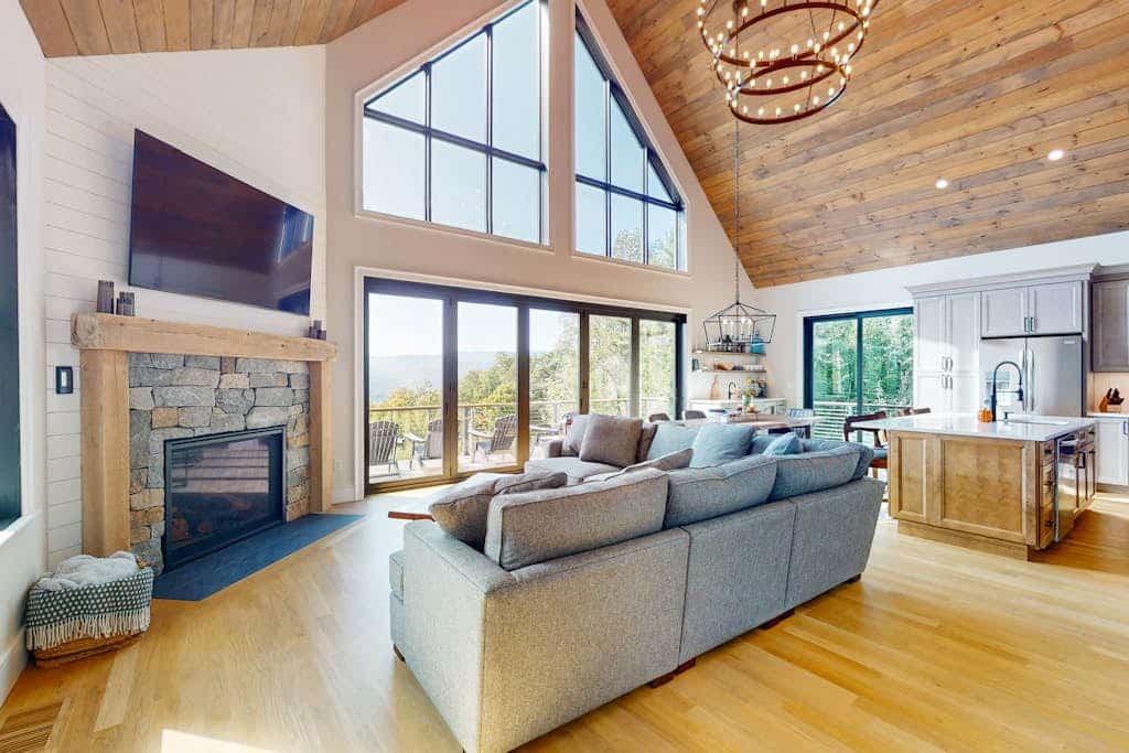Beautiful 4 BR house - Skiing, Hiking & Golfing - perfect outdoor retreat