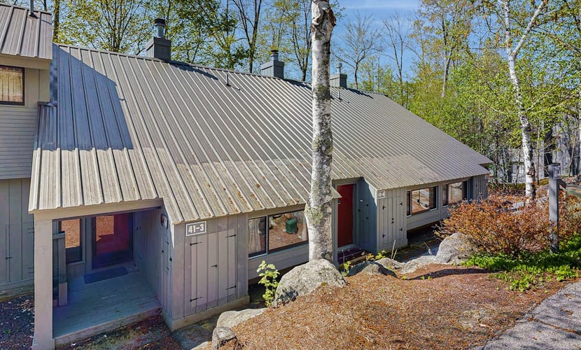 Spectacular Mountain View Condo: Aquatic Facility & Ski Shuttle