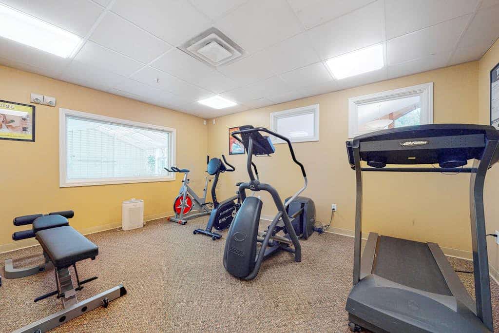 Mountain efficiency walk to ski lift, downtown, pool & game room