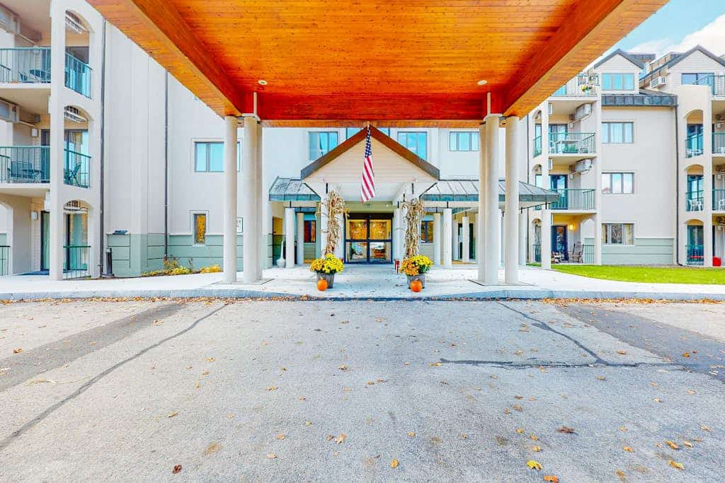 Mountain efficiency walk to ski lift, downtown, pool & game room