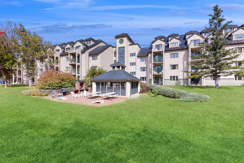Mountainside condo w/ pool & rec room; walk to the ski lifts and downtown!