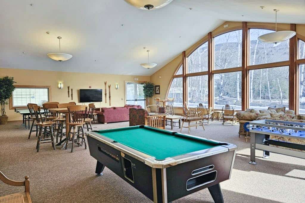 Mountainside condo: walk to ski lift & town w/ pool, gym & rec room