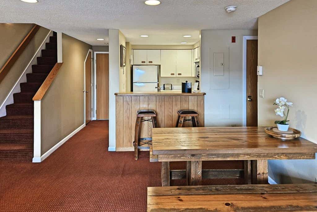 Mountainview Condo at Rivergreen