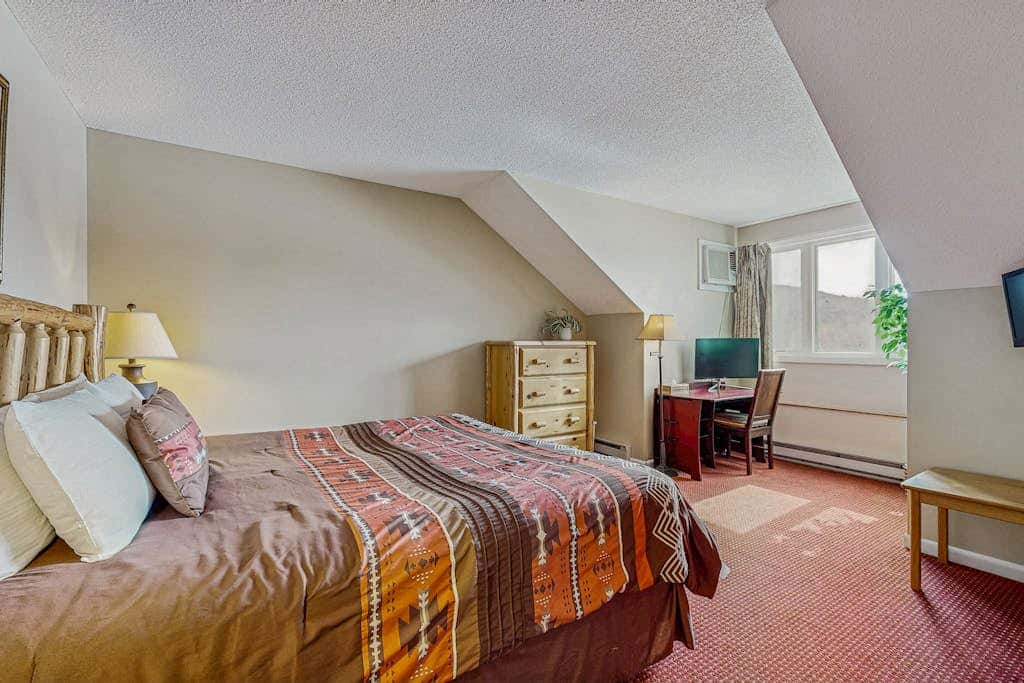 Mountainview Condo at Rivergreen