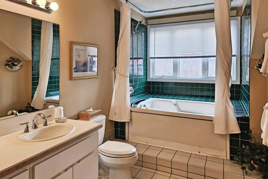 Mountainview Condo at Rivergreen