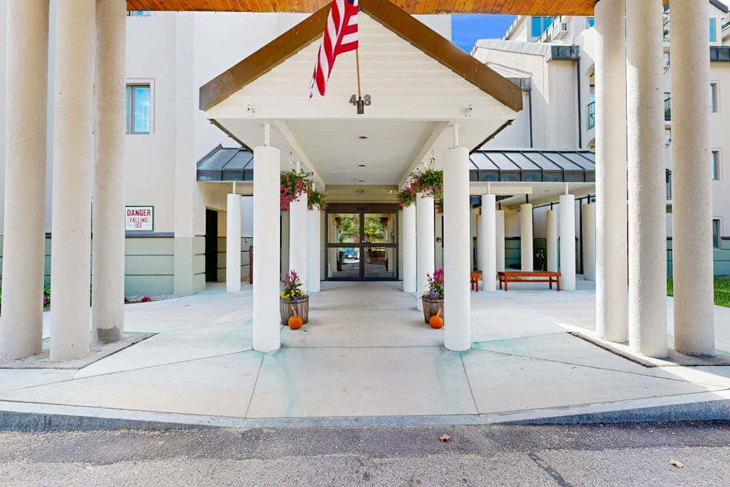 Mountainview Condo at Rivergreen