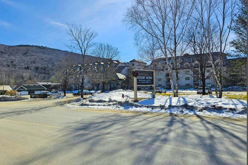 Mountainview Condo at Rivergreen