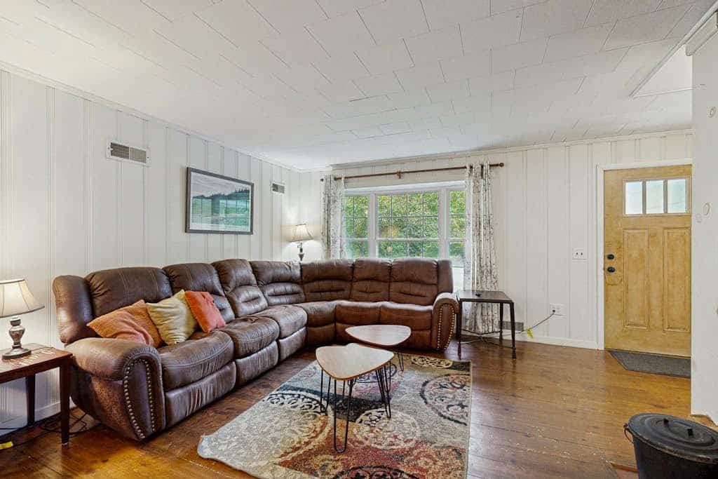 Dog-friendly home w/ fireplace & furnished deck - near resort