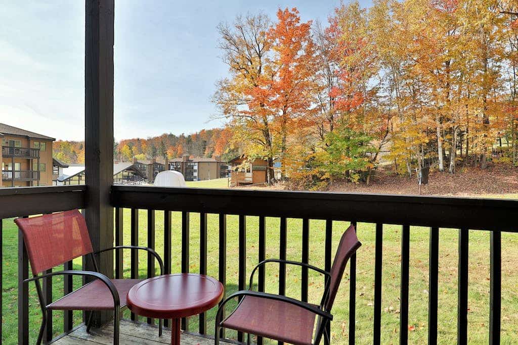 Ski-In/Out condo with patio,  mountain views, washer/dryer, & cable