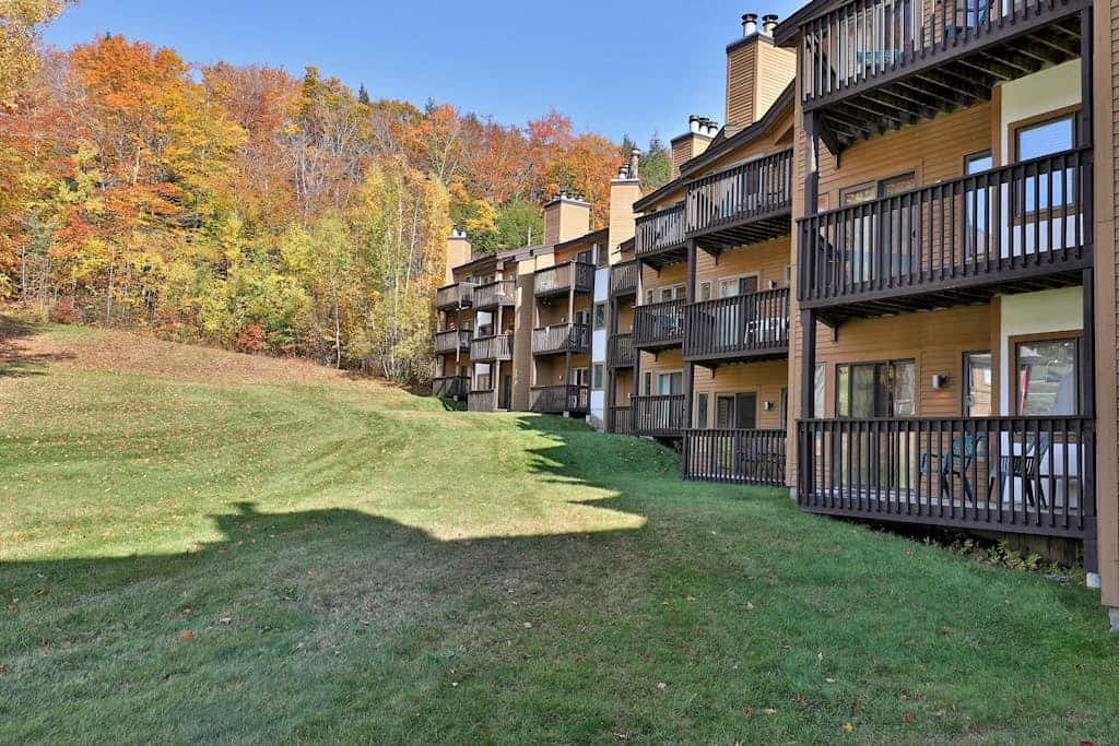 Ski-In/Out condo with patio,  mountain views, washer/dryer, & cable